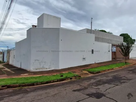 Casa-Térrea em Jardim Montevidéu