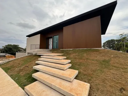 Casa-Térrea-Condomínio em Terras do Golfe