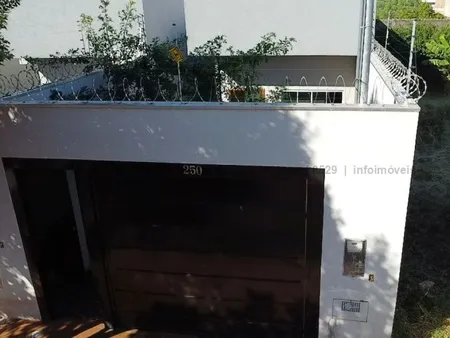 Casa-Térrea em Vila Nasser