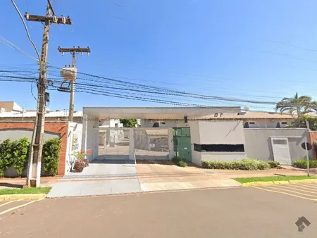 Sobrado-Condomínio em Chácara Cachoeira