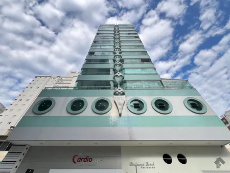 Apartamento em Meia Praia