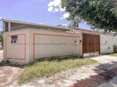 Casa-Térrea em Vila Sílvia Regina