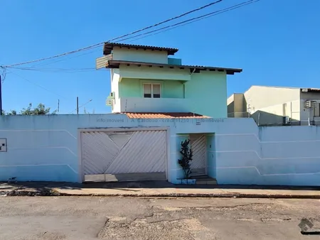 Sobrado em Guanandi