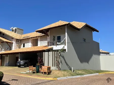 Sobrado-Condomínio em Chácara Cachoeira
