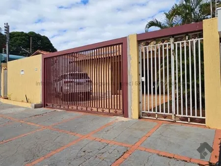 Casa-Térrea em Jardim TV Morena