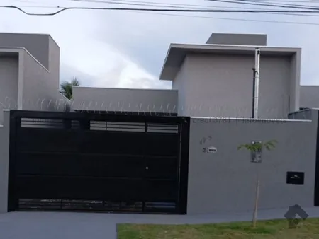 Casa-Térrea em Guanandi