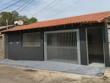 Casa-Térrea em Aero Rancho