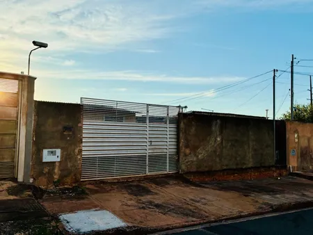 Casa-Térrea em Jardim Montevidéu