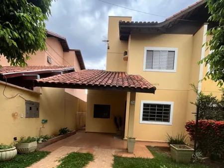 Sobrado-Condomínio em Coopharádio