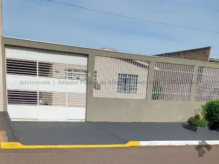 Casa-Térrea em Universitário