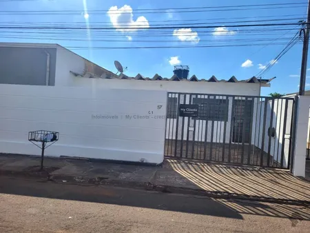 Casa-Térrea em Centro