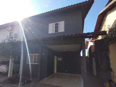 Sobrado-Condomínio em São Francisco