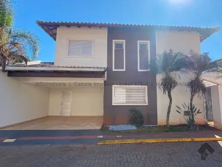 Sobrado-Condomínio em Chácara Cachoeira
