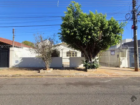 Casa-Térrea em Vila Jussara