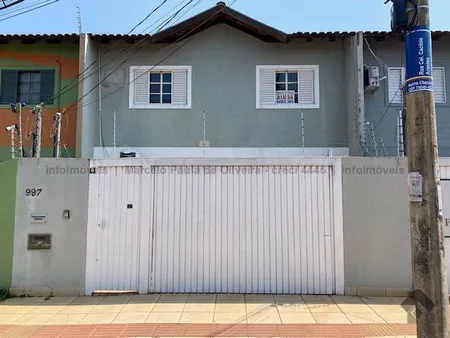 Sobrado em Chácara Cachoeira