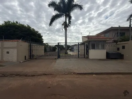 Casa-Térrea-Condomínio em Jardim Leblon
