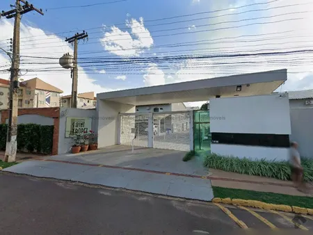 Sobrado-Condomínio em Chácara Cachoeira