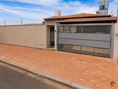 Casa-Térrea em Jardim dos Estados
