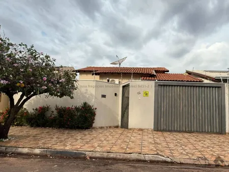 Casa-Térrea em Carandá Bosque I