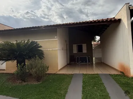 Casa-Térrea-Condomínio em Vila Planalto