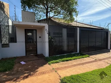 Casa-Térrea em Guanandi