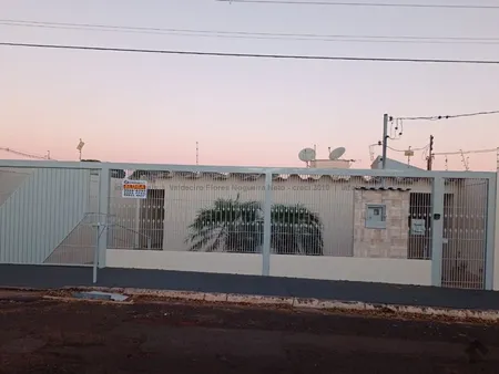 Casa-Térrea em Vila dos Ferroviários