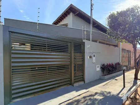 Casa-Térrea em Aero Rancho