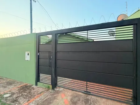 Casa-Térrea em Jardim Parati