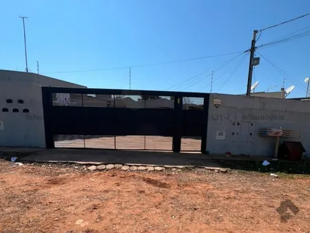 Casa-Térrea-Condomínio em Jardim Presidente