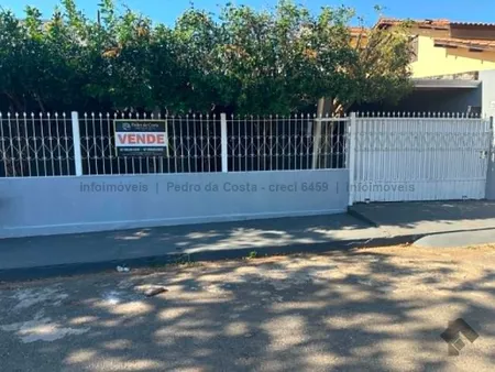 Casa-Térrea em BNH