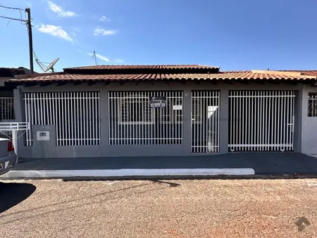 Casa-Térrea em Jardim Bonança
