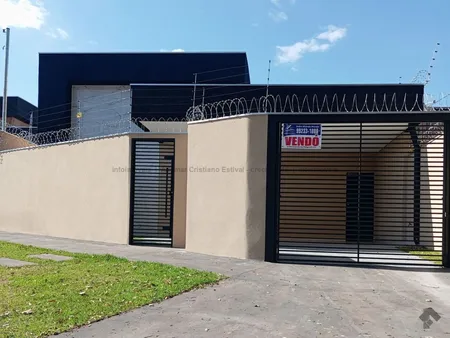 Casa-Térrea em Jardim Jockey Club