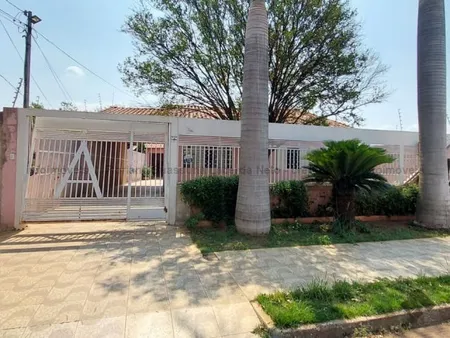 Casa-Térrea em Jardim Imá