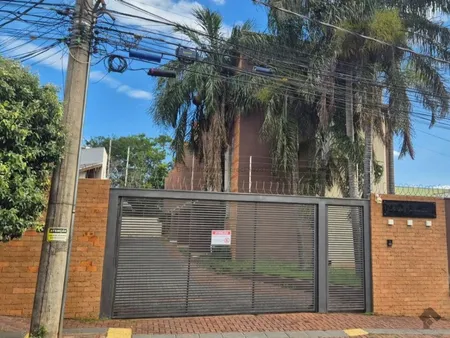 Sobrado-Condomínio em Chácara Cachoeira