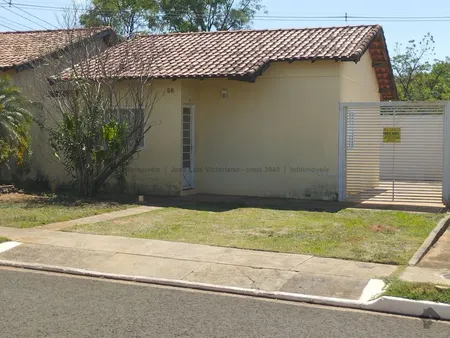 Casa-Térrea-Condomínio em Jardim Veraneio