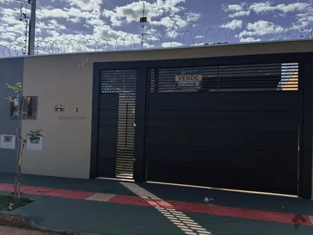 Casa-Térrea em Aero Rancho