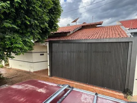 Casa-Térrea em Jardim São Lourenço