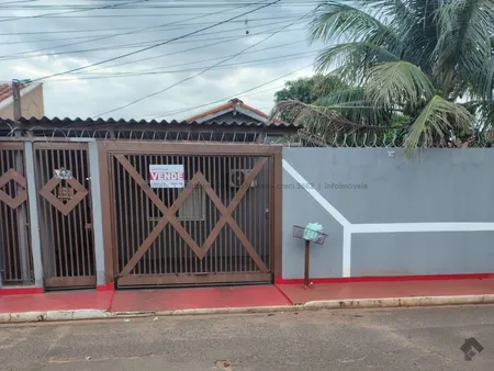 Casa-Térrea em Jardim das Hortências I