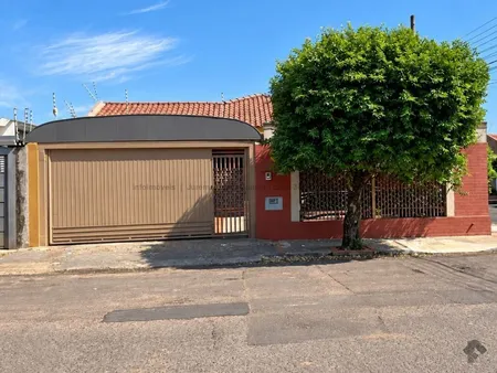 Casa-Térrea em Guanandi
