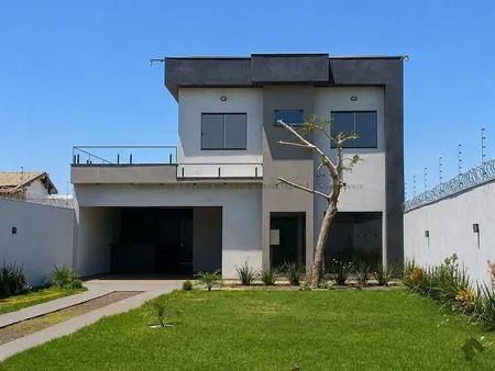 Sobrado em Loteamento Água Limpa Park