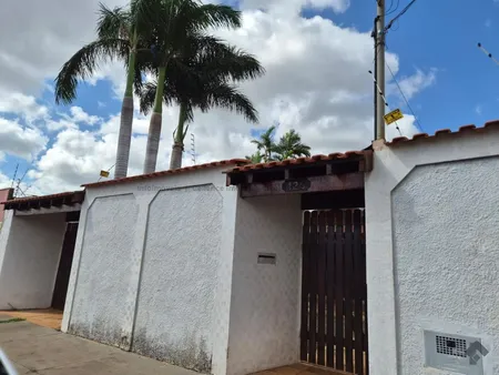 Casa-Térrea em Vila São Jorge da Lagoa