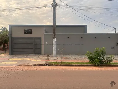 Casa-Térrea em Jardim Veraneio
