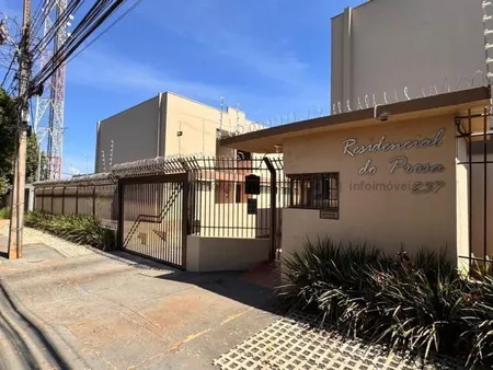 Sobrado-Condomínio em Chácara Cachoeira