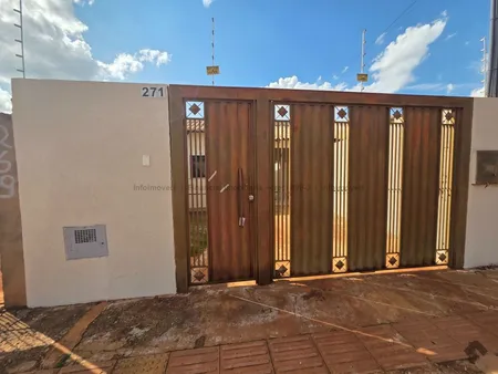 Casa-Térrea em Aero Rancho