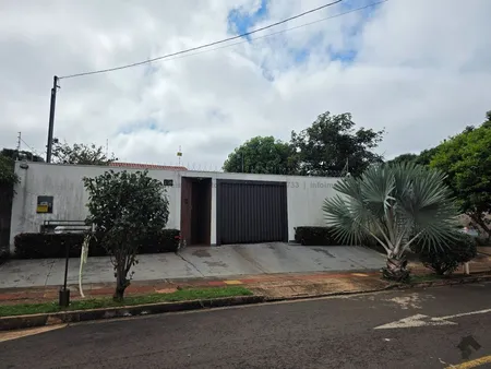Casa-Térrea em Vila Futurista