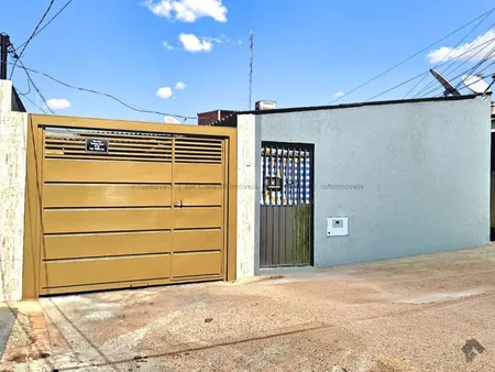 Casa-Térrea em Guanandi