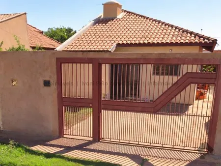 Casa-Térrea em Jardim Los Angeles