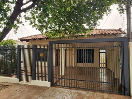 Casa-Térrea em Vila Alba