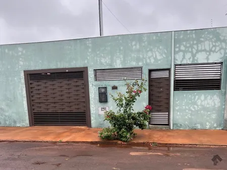 Casa-Térrea em Iracy Coelho