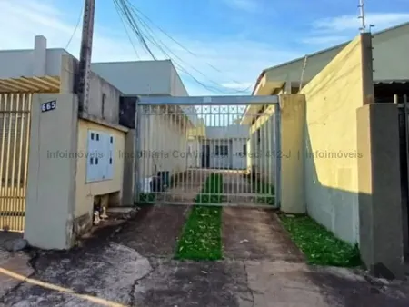 Casa-Térrea em Jardim Climax